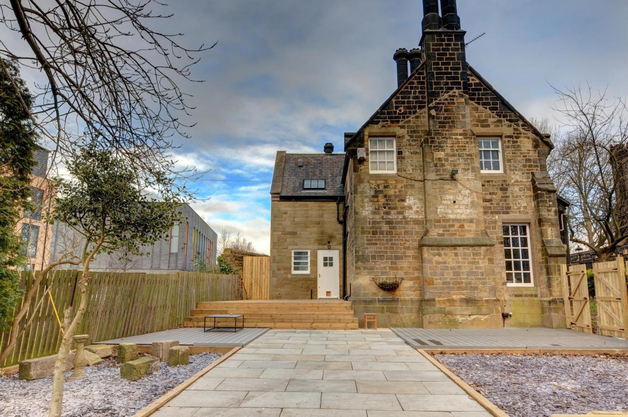 فيلا The Old Vicarage - Secure Parking, Fast Wifi, Garden ليدز المظهر الخارجي الصورة
